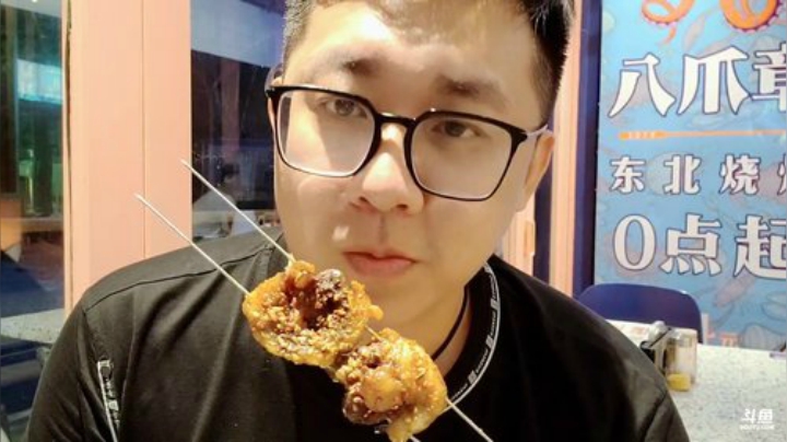 我在斗鱼看小鱼小鱼吃虾米直播户外