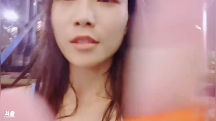 菜菜的瓜皮帽发布了一个斗鱼视频2020-08-30