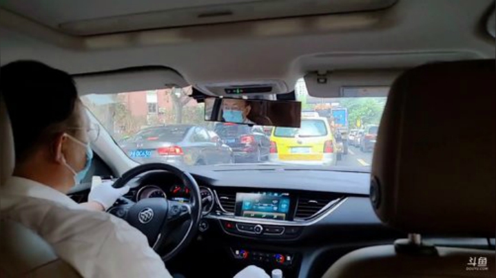 我在斗鱼看小鱼小鱼吃虾米直播户外