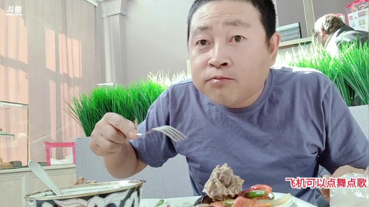 先去吃饭，晚点美女。 2020-08-31 14点场