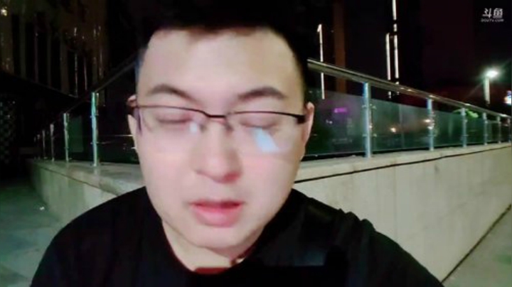 我在斗鱼看火力堂主直播户外