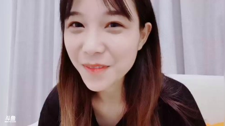 我在斗鱼看百变姑姑肖淑洁直播户外