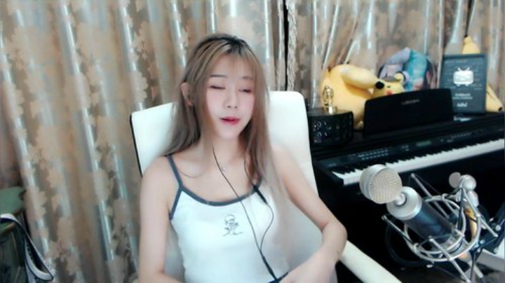 秋雨为裳发布了一个斗鱼视频2020-09-02