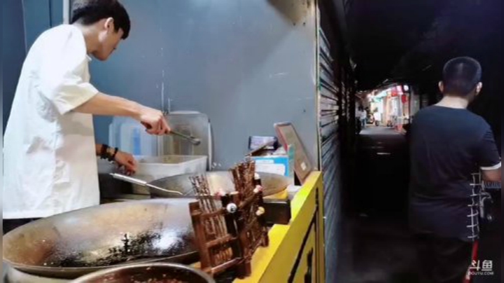 我在斗鱼看百变姑姑肖淑洁直播户外