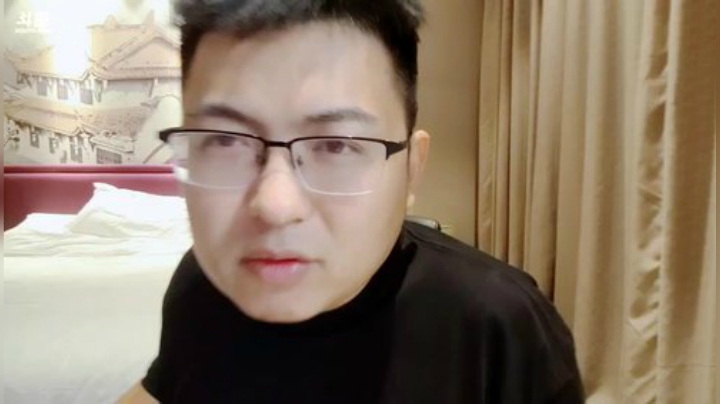 我在斗鱼看火力堂主直播户外