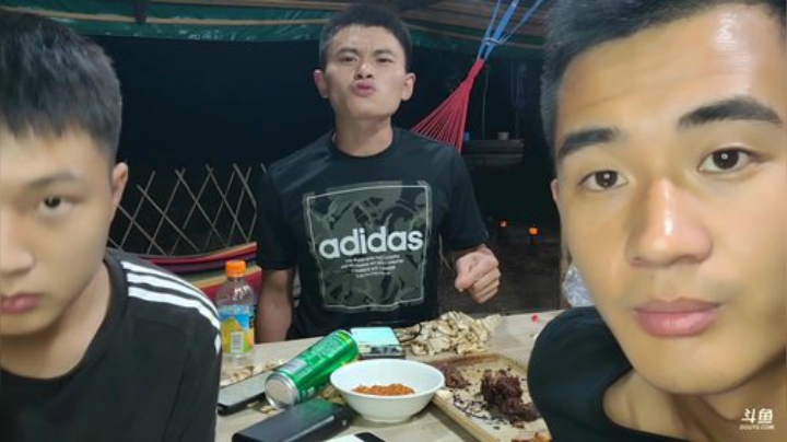 登哥后撤步三分发布了一个斗鱼视频2020-09-06