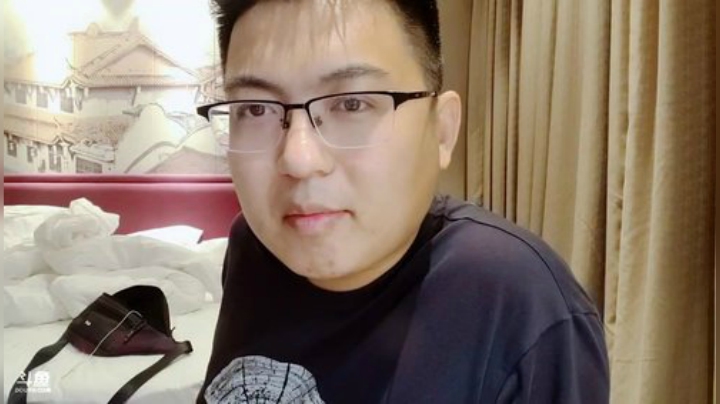 我在斗鱼看火力堂主直播户外