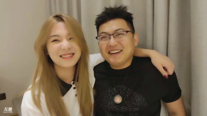 我在斗鱼看火力堂主直播户外
