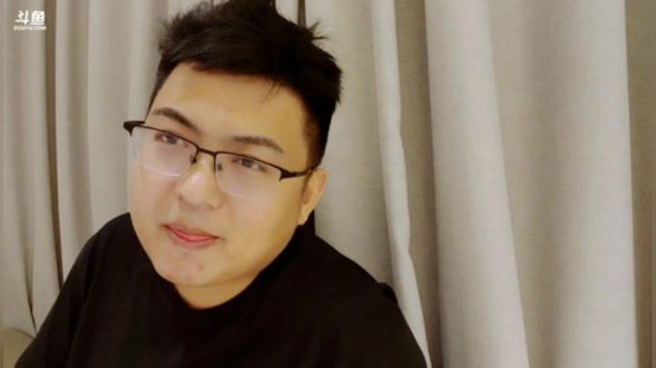 我在斗鱼看火力堂主直播户外