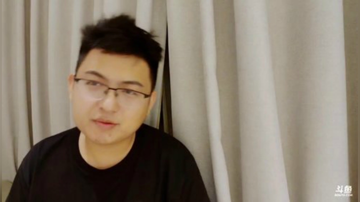 我在斗鱼看火力堂主直播户外