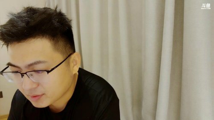 我在斗鱼看火力堂主直播户外