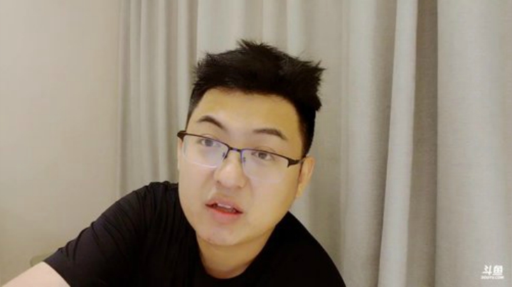 我在斗鱼看火力堂主直播户外