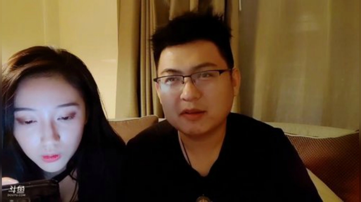我在斗鱼看火力堂主直播户外