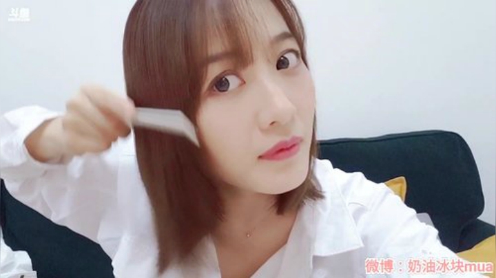 我在斗鱼看奶油冰块直播美食