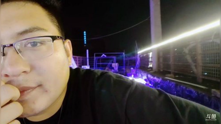 我在斗鱼看火力堂主直播户外