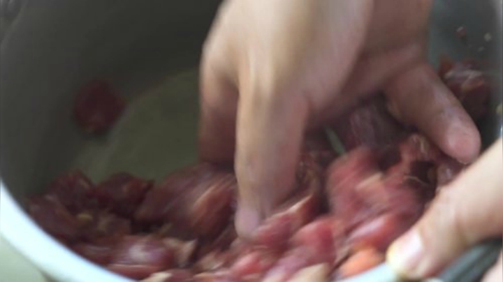 我在斗鱼看YESHI小哥直播美食