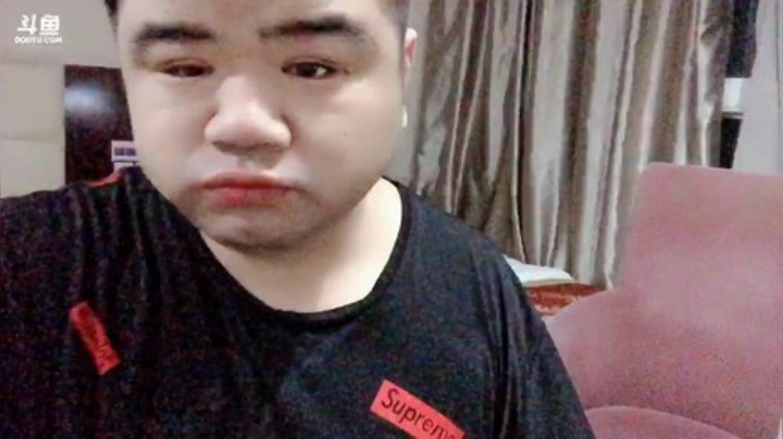 我在斗鱼看做个疯子直播户外