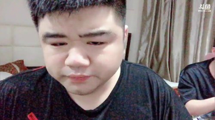我在斗鱼看做个疯子直播户外