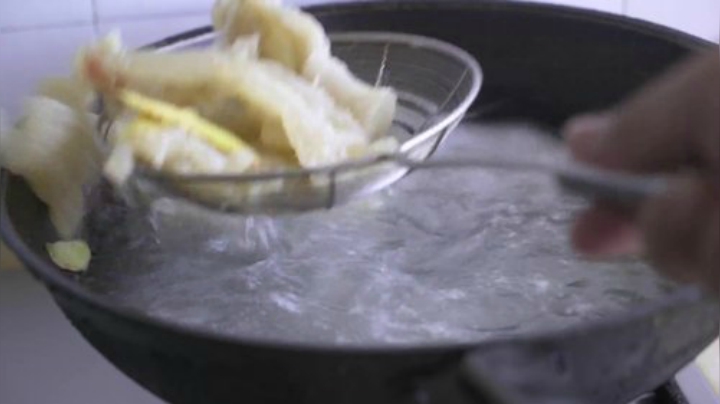 我在斗鱼看YESHI小哥直播美食