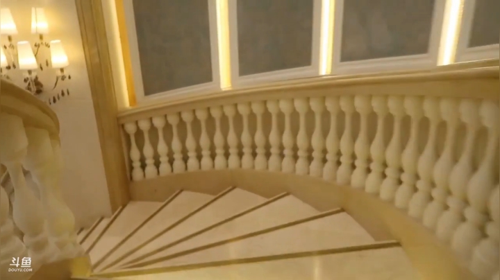 我在斗鱼看YESHI小哥直播美食