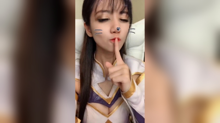 # King Girls   听说的意中人，会带着他双击和666来找我