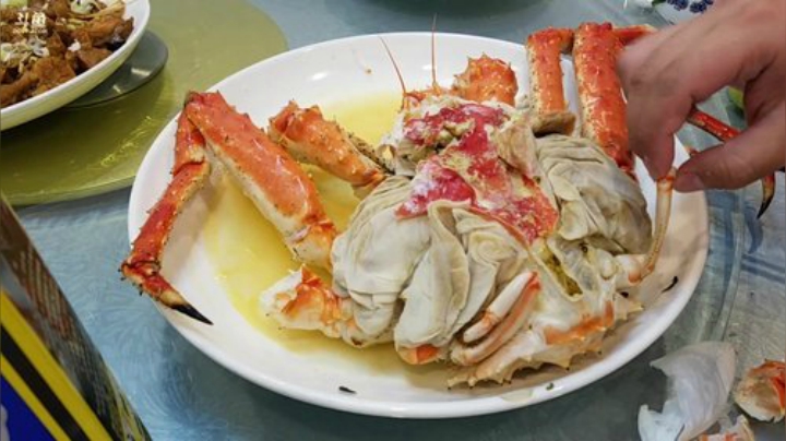 我在斗鱼看威海大叔直播美食