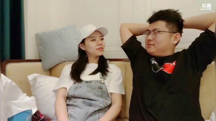 我在斗鱼看火力堂主直播户外
