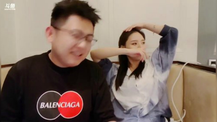 我在斗鱼看火力堂主直播户外