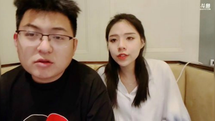 我在斗鱼看火力堂主直播户外