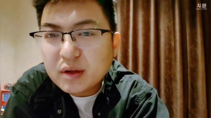我在斗鱼看火力堂主直播户外