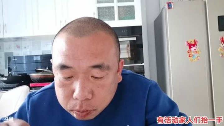 我在斗鱼看主播小黑亮亮直播户外