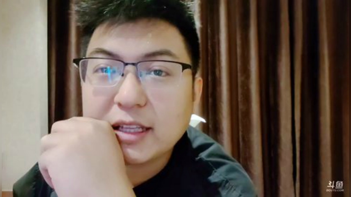 我在斗鱼看火力堂主直播户外