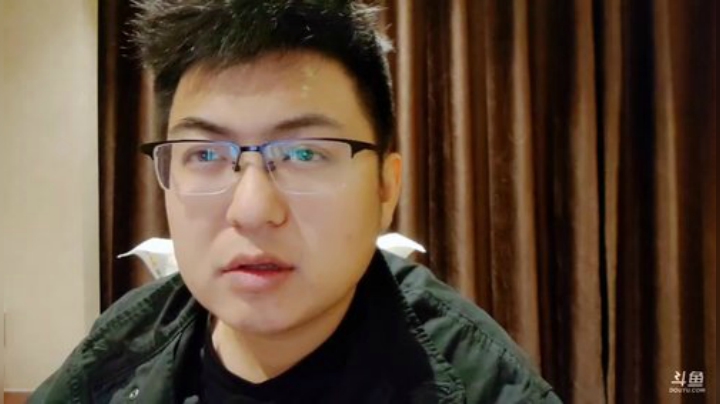 我在斗鱼看火力堂主直播户外
