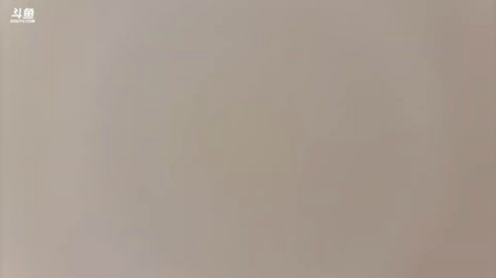我在斗鱼看火力堂主直播户外