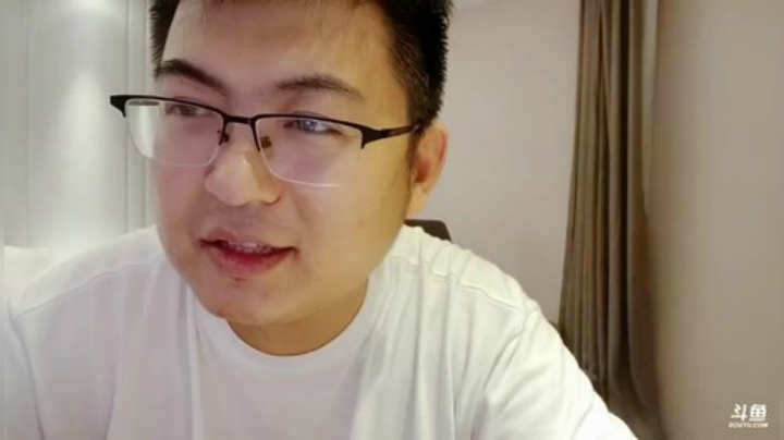 我在斗鱼看火力堂主直播户外