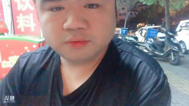 我在斗鱼看做个疯子直播户外