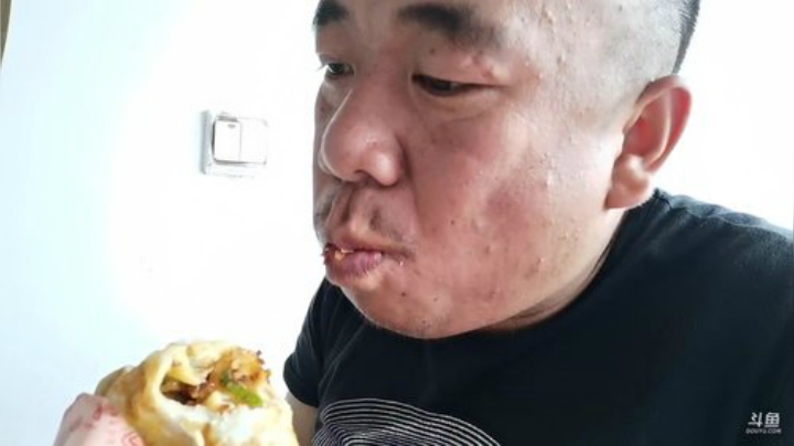 我在斗鱼看主播小黑亮亮直播户外