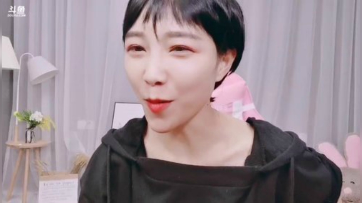 我在斗鱼看百变姑姑肖淑洁直播户外