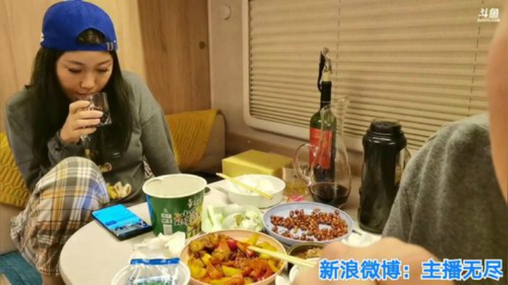 我在斗鱼看无尽无尽的无尽直播美食