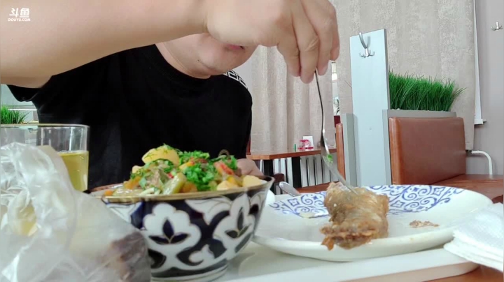 这个美女太美了。 2020-09-28 15点场