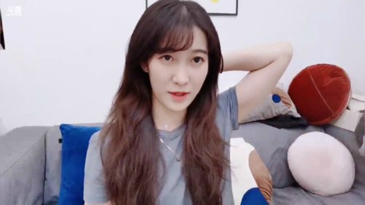 我在斗鱼看婵妹妹妹直播户外