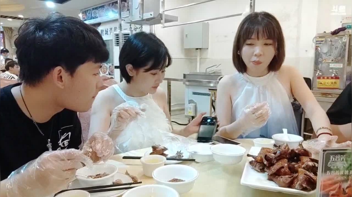 阳光沙滩比基尼美女海浪 2020-09-28 19点场