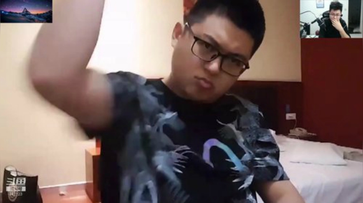 我在斗鱼看火力堂主直播户外