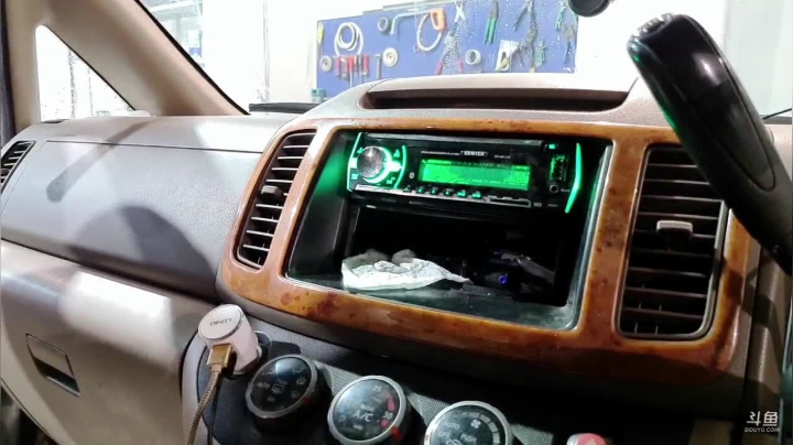 给高大尚911做保养。 2020-09-29 12点场
