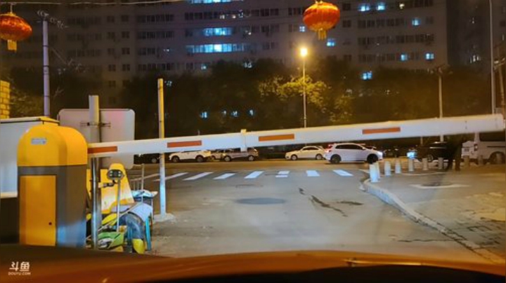 借个车还交5块钱？