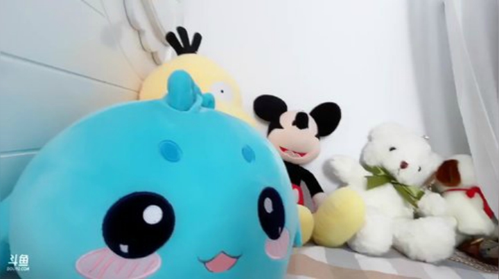 我在斗鱼看菠萝赛东直播二次元