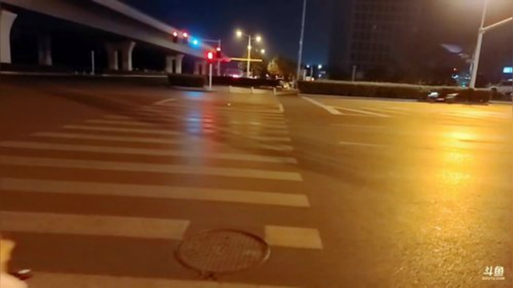 我在斗鱼看火力堂主直播户外