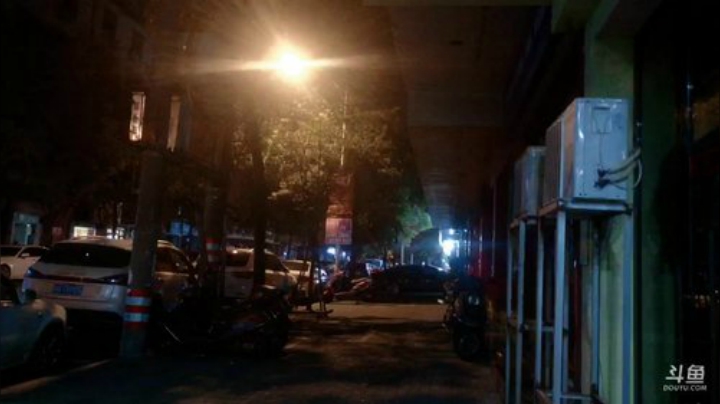 我在斗鱼看做个疯子直播户外