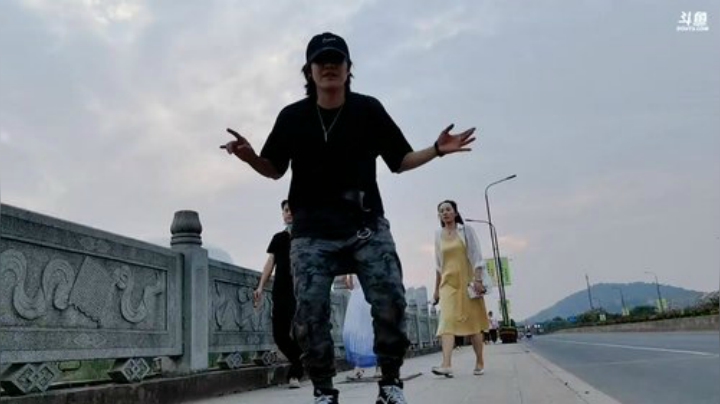 我在斗鱼看赛文柒Seven直播户外