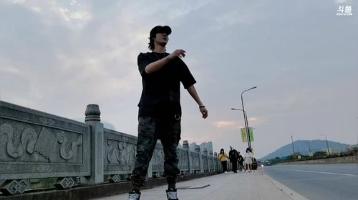 我在斗鱼看赛文柒Seven直播户外